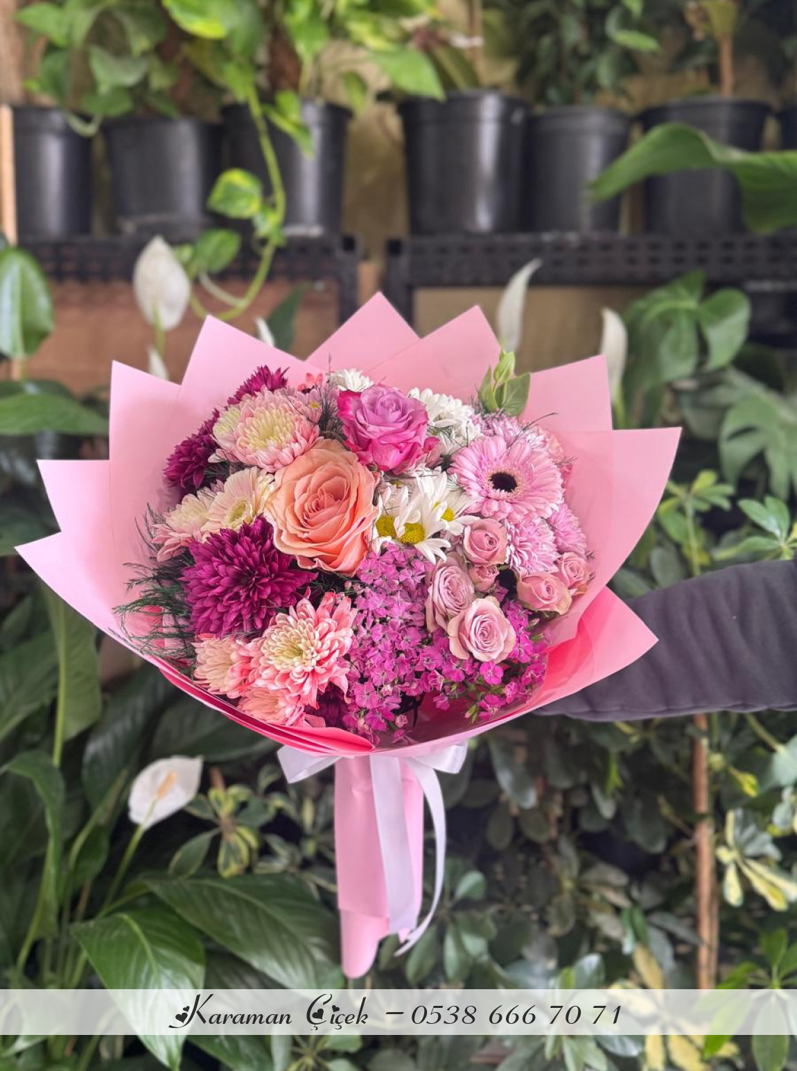 Pembe Rüyalar: Karışık Gül Ve Krizantem Buketi