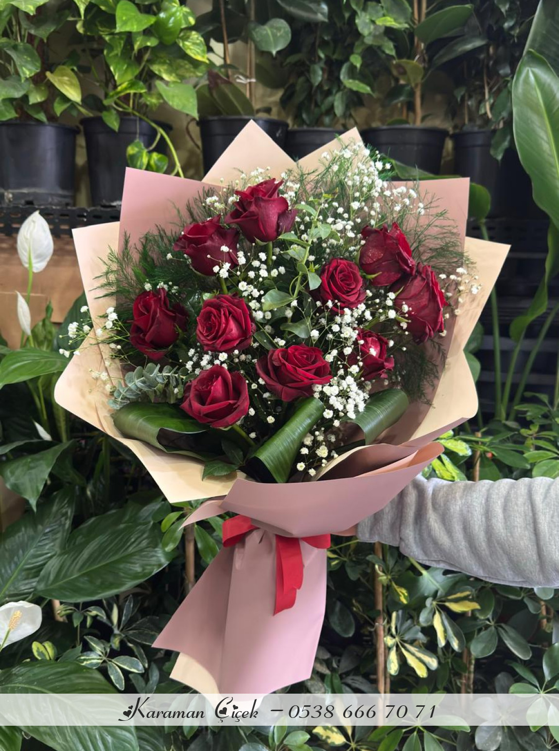 Romantik Esinti: Kırmızı Gül Ve Cipso Buketi