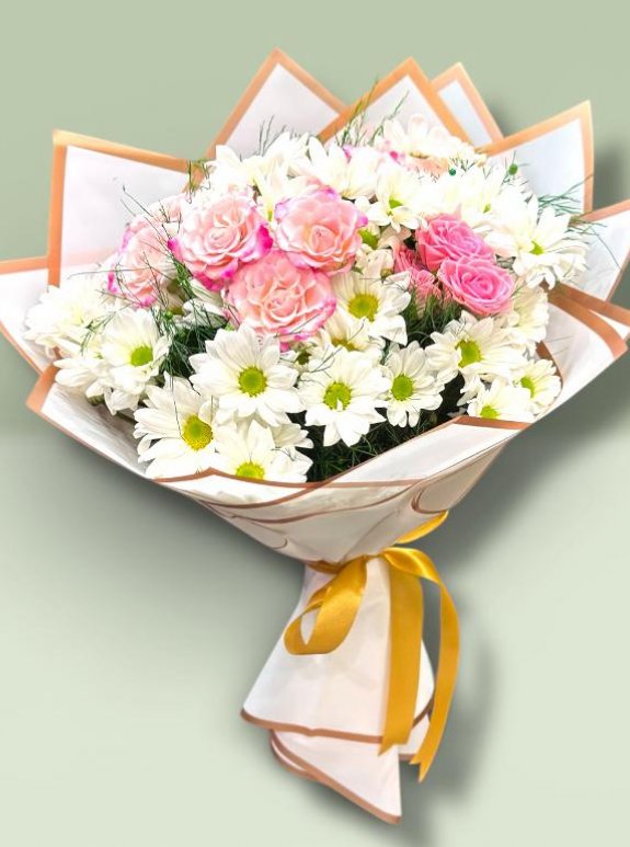 Altın Dokunuş: Papatya Ve Gül Tasarımı