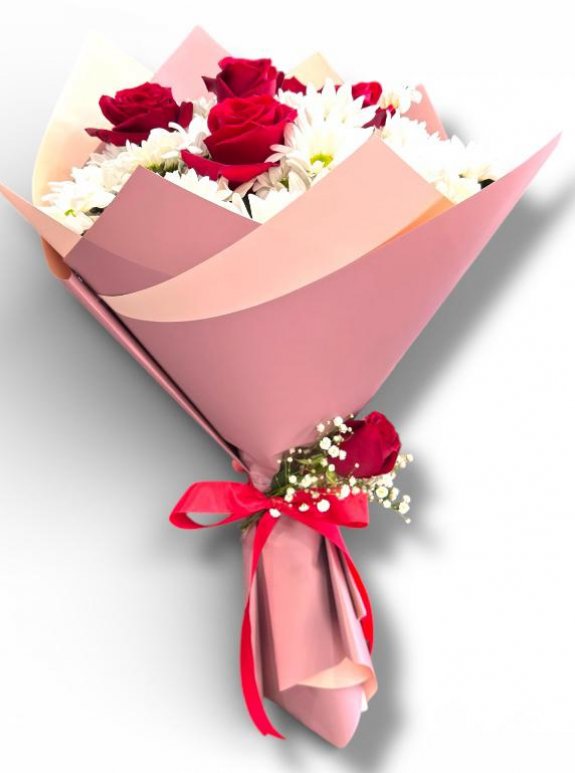 Aşkın Masumiyeti: Gül Ve Papatya Buketi