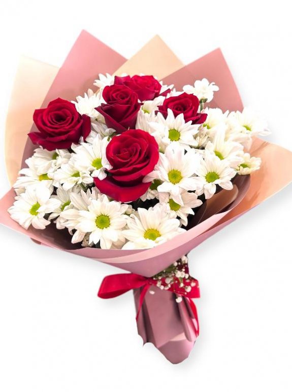 Aşkın Masumiyeti: Gül Ve Papatya Buketi