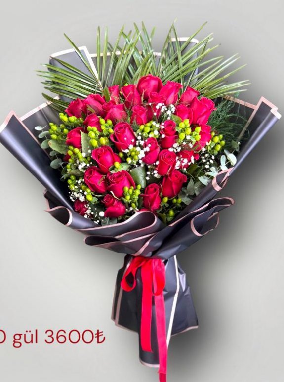 Aşkın Zirvesi: 30'Lu İthal Kırmızı Gül Buketi