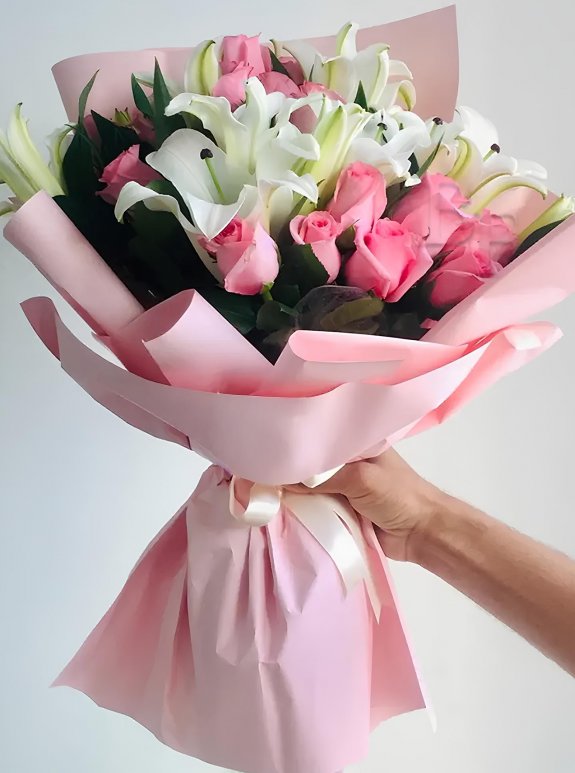 Lilyum Ve Pembe Gül Buketi