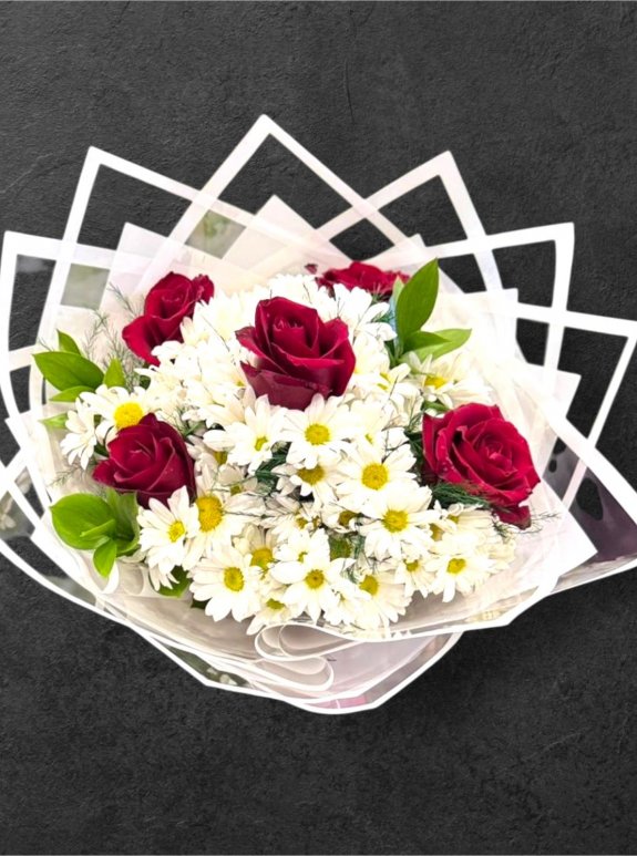 Modern Aşk: Kırmızı Gül Ve Papatya Buketi