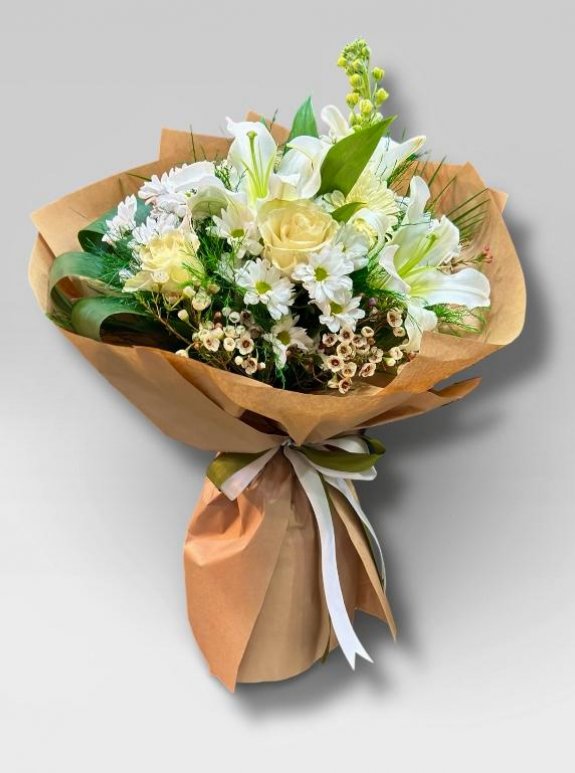 Saf Güzellik: Lilyum Ve Gülün Doğal Uyumu