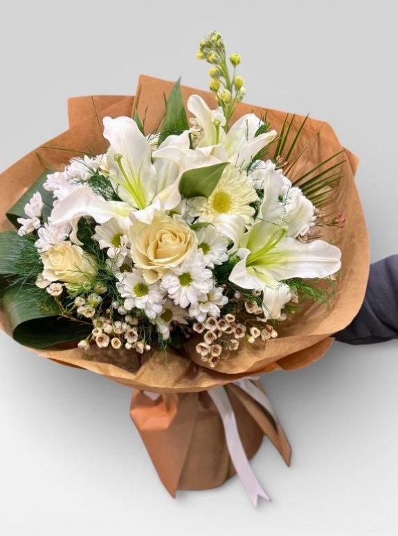 Saf Güzellik: Lilyum Ve Gülün Doğal Uyumu