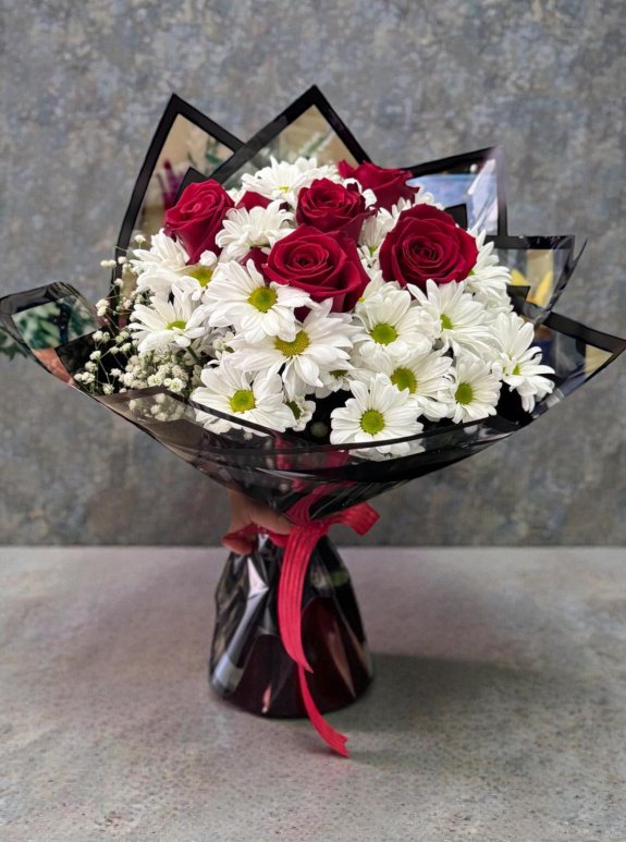 Siyah İnci Serisi: Kırmızı Gül Ve Papatya